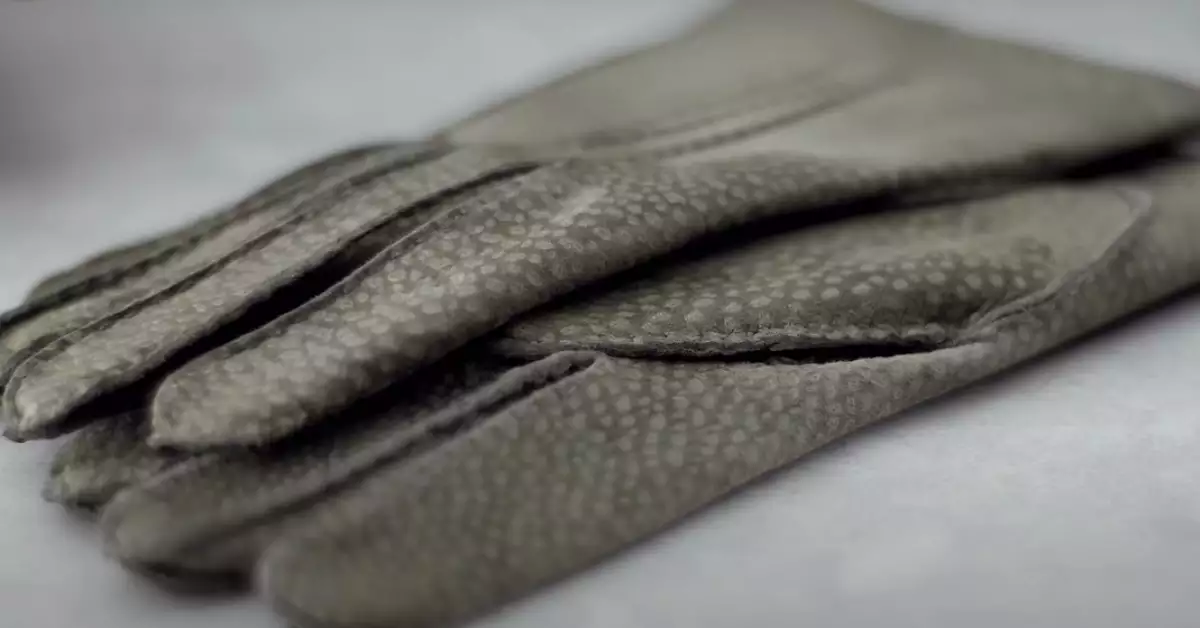 How To Stretch Leather Gloves? (In Just 3 Minutes!)